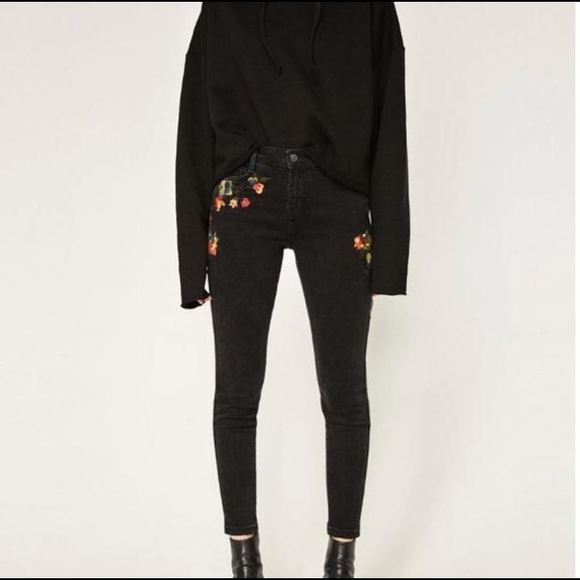Zara black distressed 1975 embroidered skinnies - Picture 3 of 5